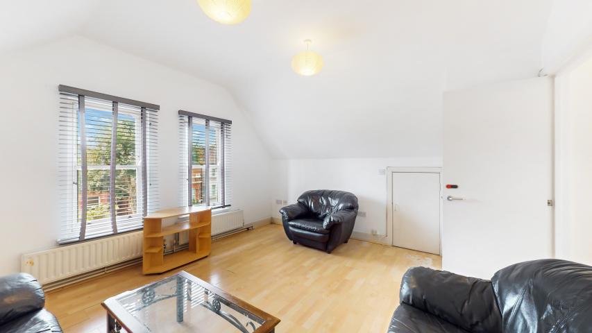 Modern Sharers Apartment Minster Road, West Hampstead